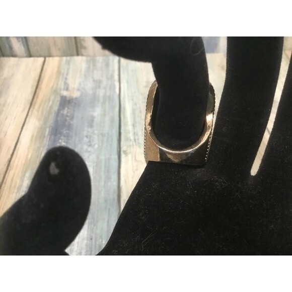 Large Ring Green Accent - Picture 2 of 4